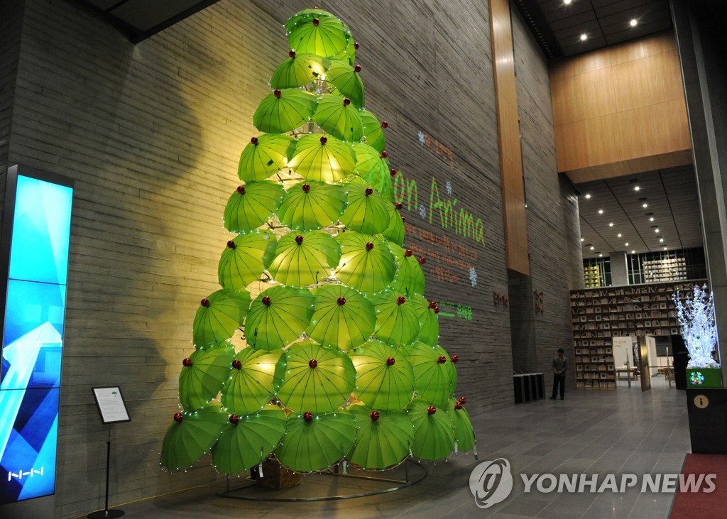 クリスマスツリー柄の日傘 ノルディカニッセ スノー フェルトツリー 小 緑 クリスマス