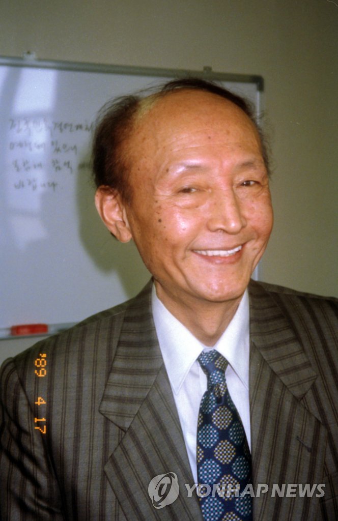 AICA 특별공로상에 故이일 평론가 | 연합뉴스