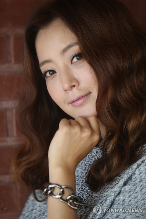 韓国　女優　キム・ヒソン直筆サイン入りポラ　当選品 韓国 女優 キム・ヒソン直筆サイン入りポラ 当選品
