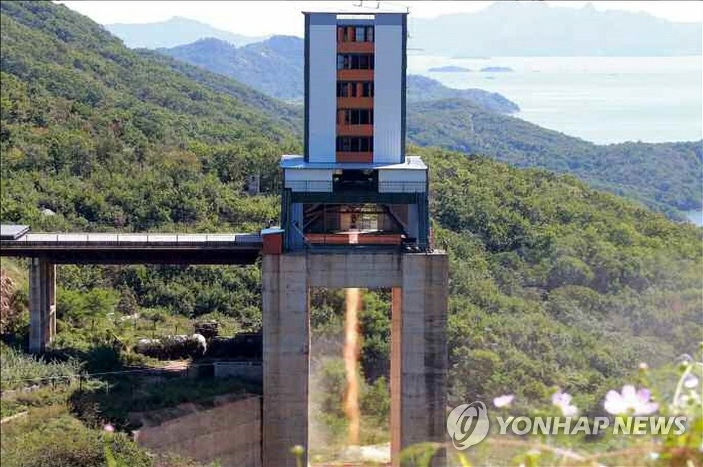 ロケットエンジン実験の写真公開 聯合ニュース