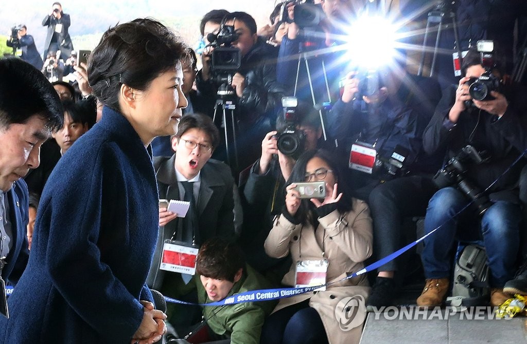 韓国検察が朴前大統領の聴取を開始　激しい攻防か