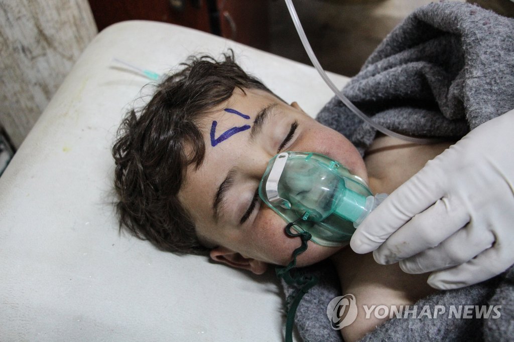 "시리아 공습 피해자 '신경작용제' 증상…화학무기 가능성 높아"