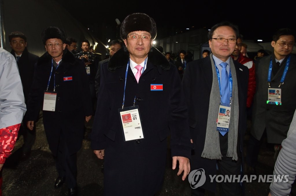 朝鲜体育代表团前往奥运村宿舍