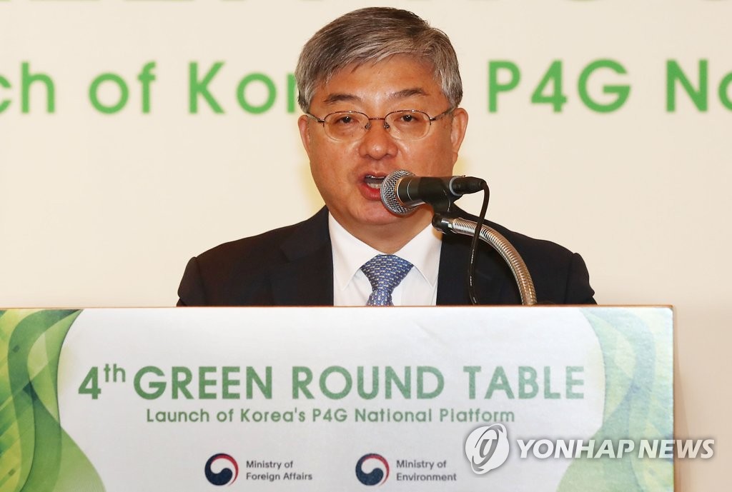 This photo, taken July 27, 2018, shows South Korea's Ambassador for Climate Change Yoo Yeon-chul speaking at a forum in Seoul. (Yonhap)