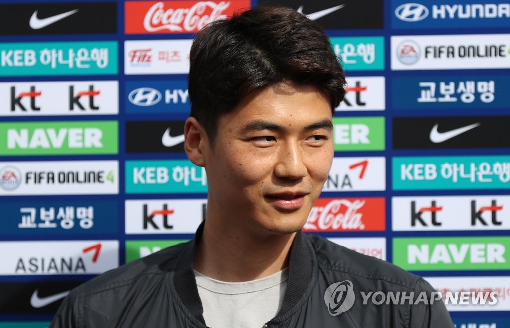 ê¸°ì„±ìš© íƒœê·¹ë§ˆí¬ ë°˜ë‚© í•œêµ­ì¶•êµ¬ ì–´ë ¤ìš´ ì‹œê¸° ê·¹ë³µ ë¯¿ìŒ ì—°í•©ë‰´ìŠ¤