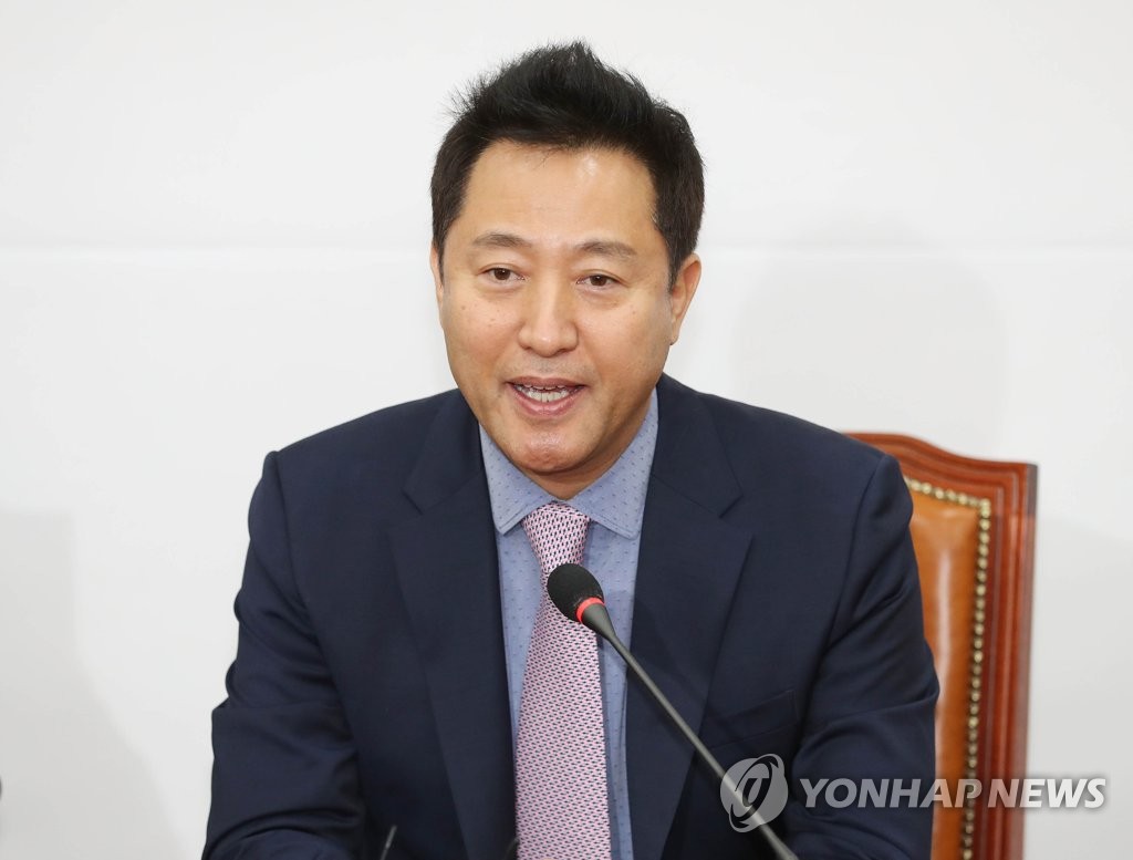 Ex-Seoul mayor joins main opposition party, vows efforts for conservatives' unity