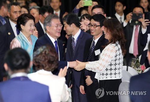 Moon con los residentes surcoreanos en Nueva Zelanda