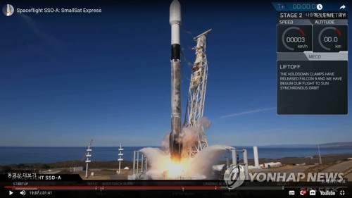 Un satélite surcoreano es lanzado desde una base aérea de EE. UU.