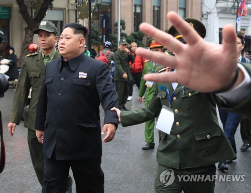 ハノイにまた正恩氏そっくりさん