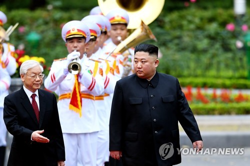 의장대 사열하는 김정은 국무위원장과 베트남 주석