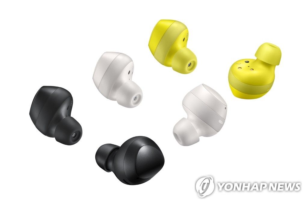 This photo provided by Samsung Electronics Co. on March 7, 2019, shows the company's wireless earphone Galaxy Buds. (PHOTO NOT FOR SALE) (Yonhap)