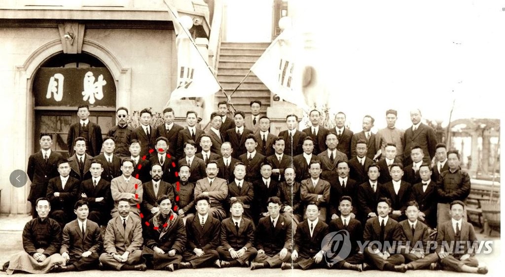 1921년 임시정부 신년회 기념사진