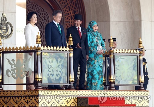 (LEAD) Visite d'Etat au Brunei : Moon se rend dans un musée et sur un chantier