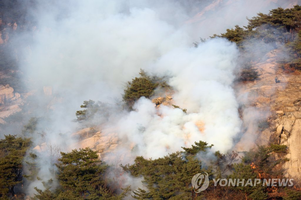 북한산으로 번진 모델하우스 화재