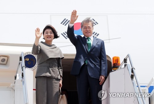 (LEAD) Le président Moon Jae-in arrive au Cambodge pour sa visite d'Etat