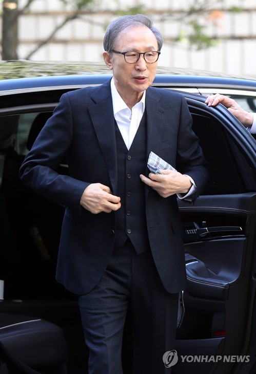 Ex-President Lee at appeals court