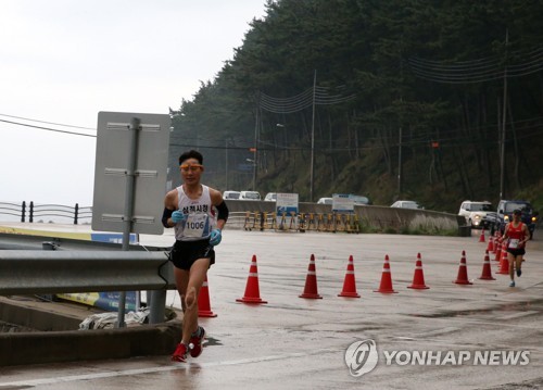 울릉도 일주도로 개통기념 마라톤 열려…1천여명 참가