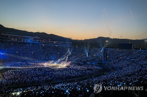 BTS actúa en Los Ángeles