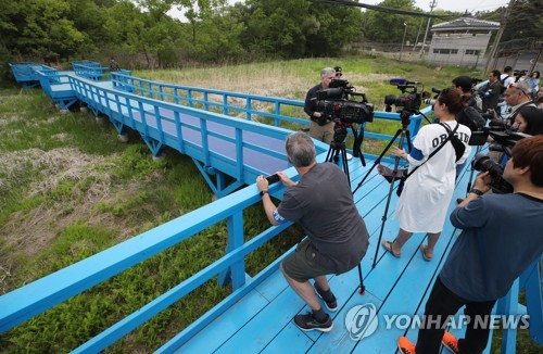 Journalistes étrangers à Panmunjom