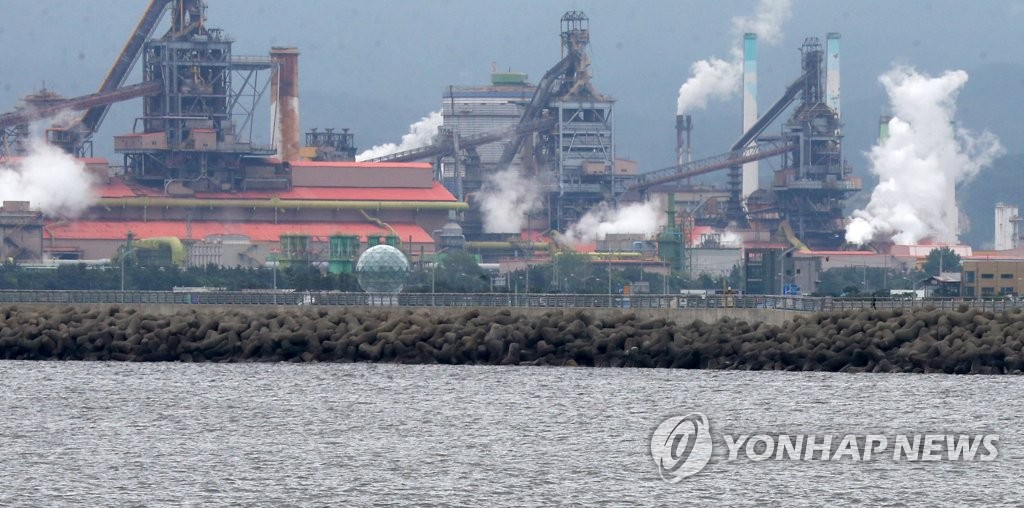 This file photo shows South Korean steelmaker POSCO's plant in Pohang, North Gyeongsang Province, 370 kilometers southeast of Seoul. (Yonhap)