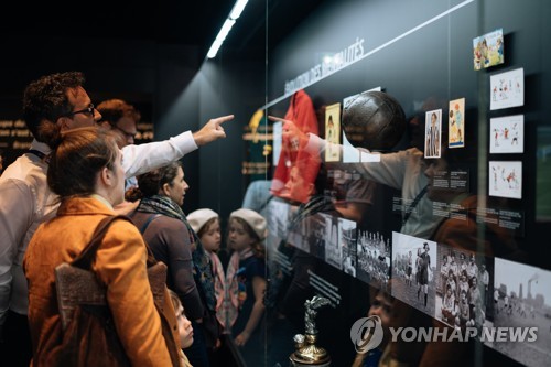 Hyundai organise à Paris une exposition sur l'histoire du football féminin