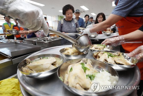 参鶏湯で暑気払いを