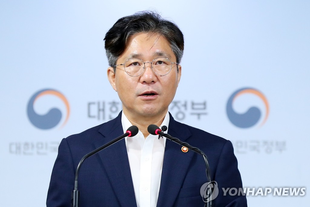 Sung Yun-mo, minister for trade, industry and energy, speaks during a press conference in Seoul on July 24, 2019. (Yonhap)