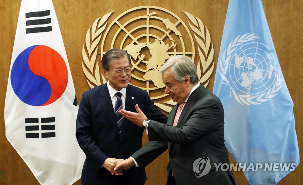 Moon, U.N. chief discuss Korea peace process, climate change