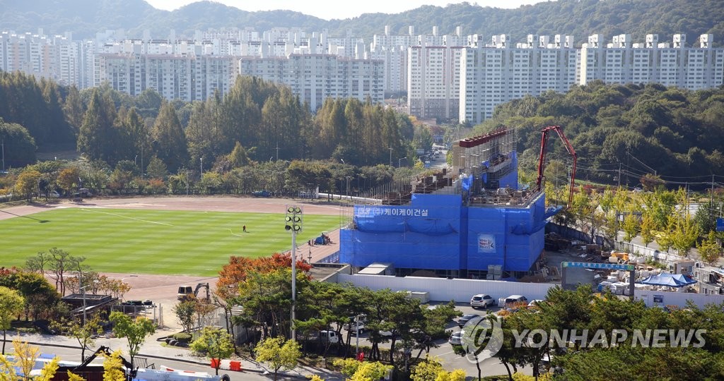 공사 중인 광주 축구 전용구장