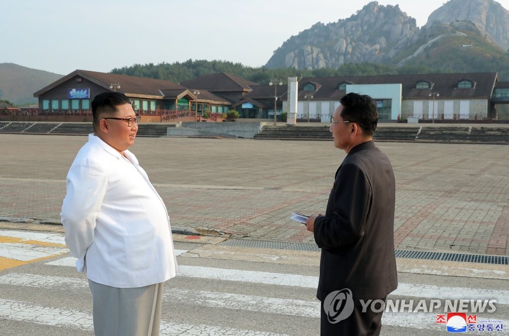 북한 김정은, 금강산 관광지구 현지 지도