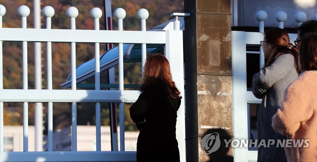 This file photo, taken Nov. 14, 2019, in Cheongju, some 140 kilometers south of Seoul, shows mothers waiting for their children who are taking the college entrance exam. (Yonhap)
