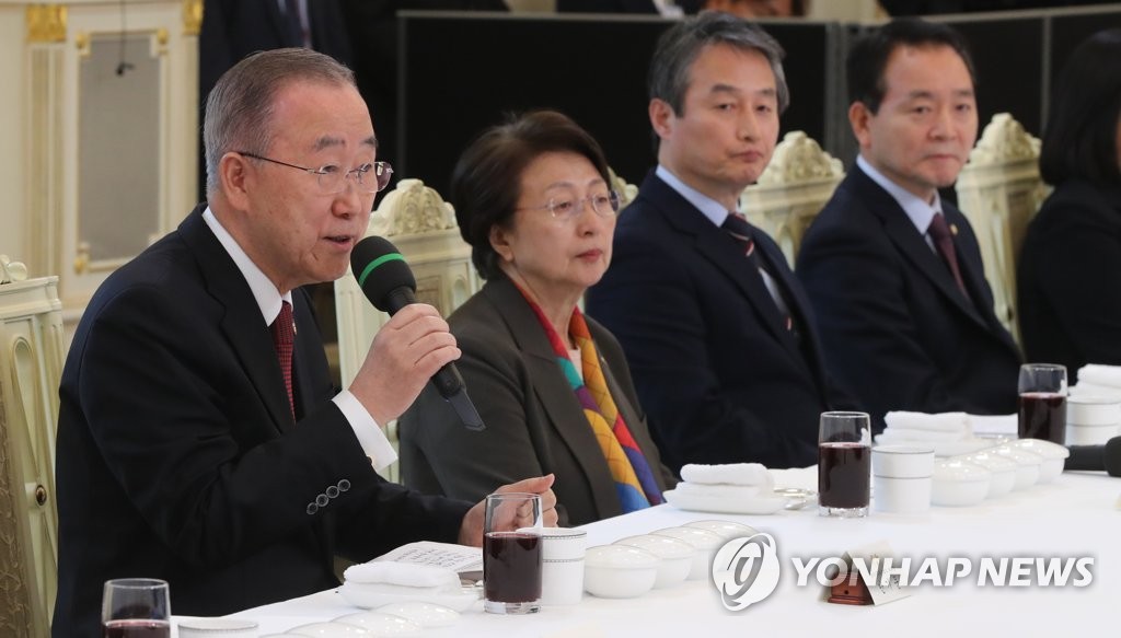 Ban Ki-moon, chairman of the National Council on Climate and Air Quality, speaks at the start of a luncheon meeting with President Moon Jae-in at Cheong Wa Dae in Seoul on Dec. 3, 2019. (Yonhap)