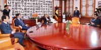 심재철 불참에 3당 원내대표 회동 불발…13일 회동 재추진