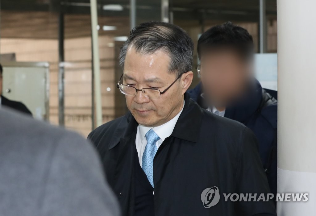 Samsung Electronics Co. Vice President Kang Kyung-hoon is seen at the Seoul Central District Court in southern Seoul to attend the court's ruling on Dec. 13, 2019. (Yonhap)