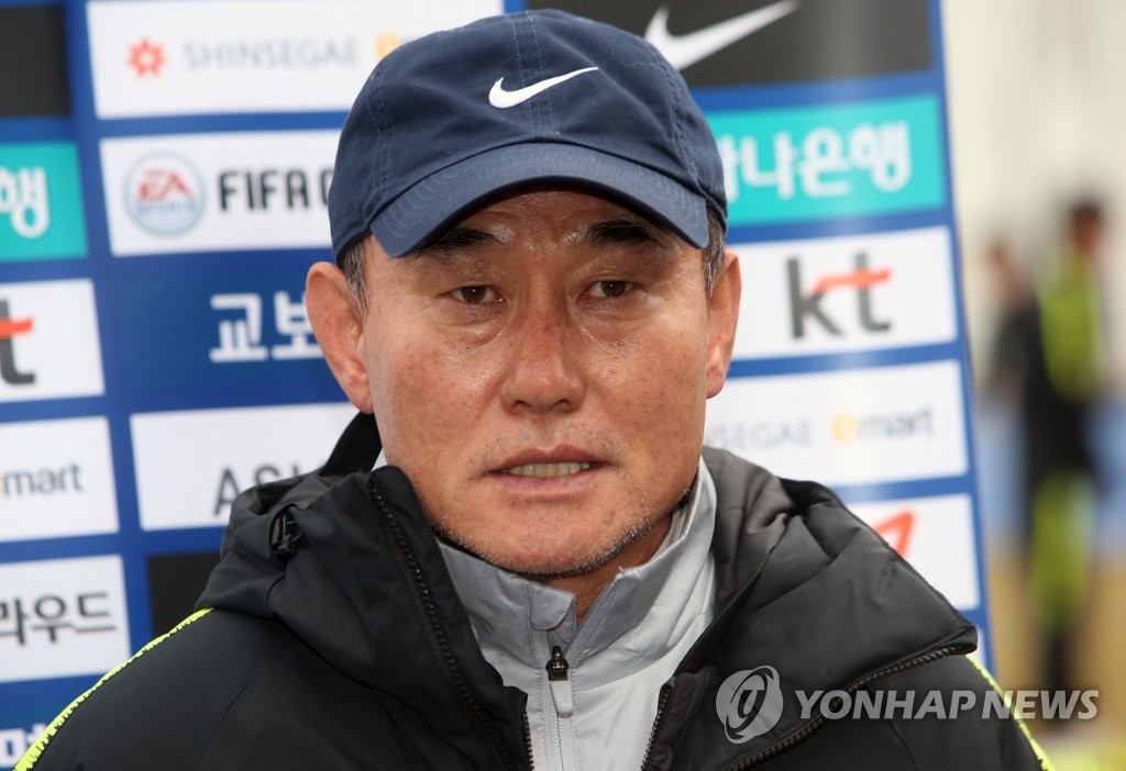 In this file photo from Dec. 23, 2019, Kim Hak-bum, head coach of the South Korean men's under-22 national football team, speaks to reporters before practice at Gangneung Sports Complex in Gangneung, 230 kilometers east of Seoul. (Yonhap)
