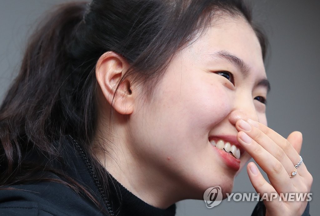 South Korean short track speed skater Shim Suk-hee smiles during a ceremony marking her signing with the semi-pro club run by Seoul City Hall, held at the city hall building in central Seoul on Jan. 3, 2020. (Yonhap)