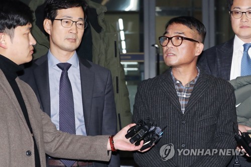 '성폭행 혐의' 김건모 경찰조사 종료