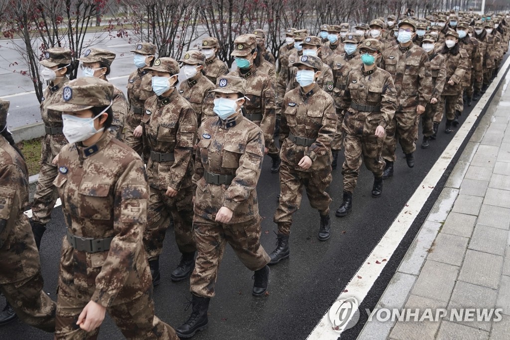 우한에 긴급 투입된 중국 군의료진