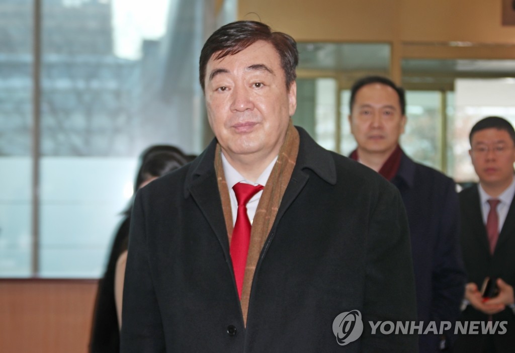 This photo, taken on Jan. 31, 2020, shows new Chinese Ambassador to South Korea Xing Haiming visiting South Korea's foreign ministry in Seoul. (Yonhap)