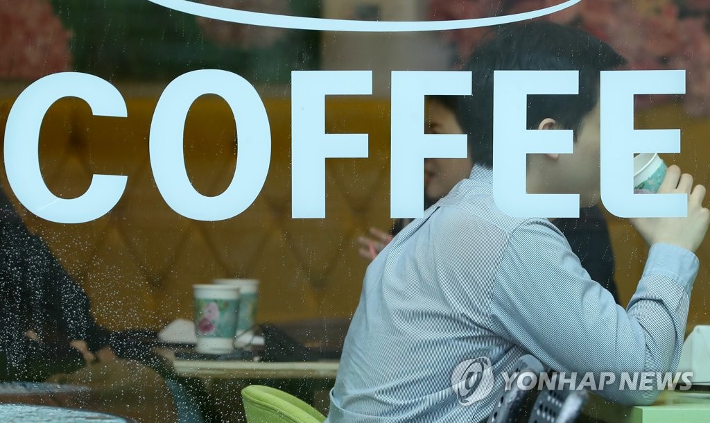 (Yonhap Feature) Once viewed as old-fashioned, coffee delivery gains traction amid contactless trend