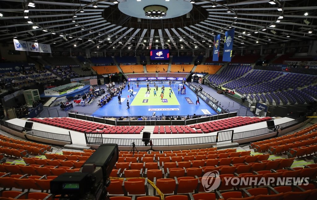 (Yonhap Feature) From empty seats to suspended action, S. Korean sports take a beating from coronavirus