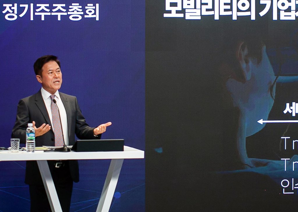 SK Telecom Co. CEO Park Jung-ho speaks during a shareholders' meeting on March 2019 in this photo provided by the company. (PHOTO NOT FOR SALE) (Yonhap)