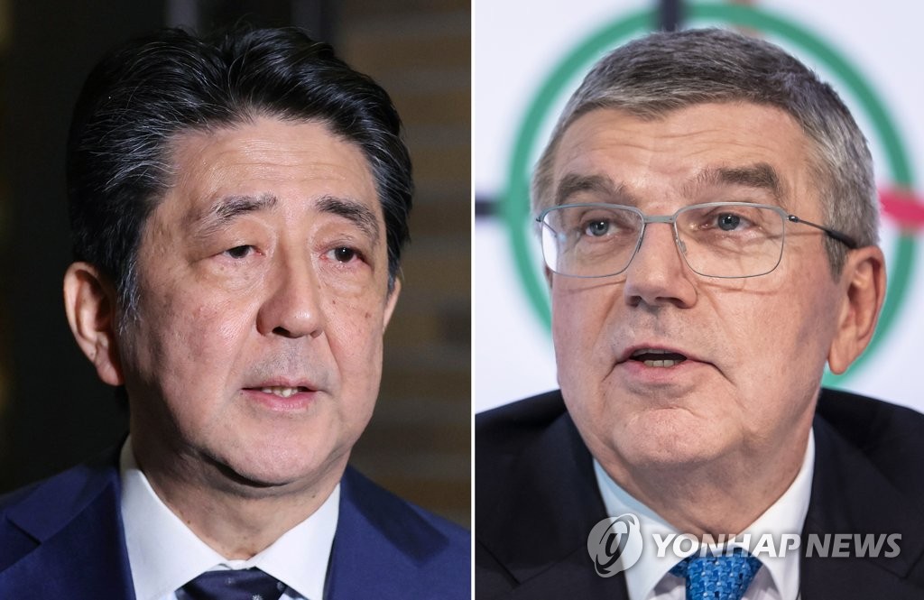아베 일본 총리(왼쪽)와 바흐 IOC 위원장 