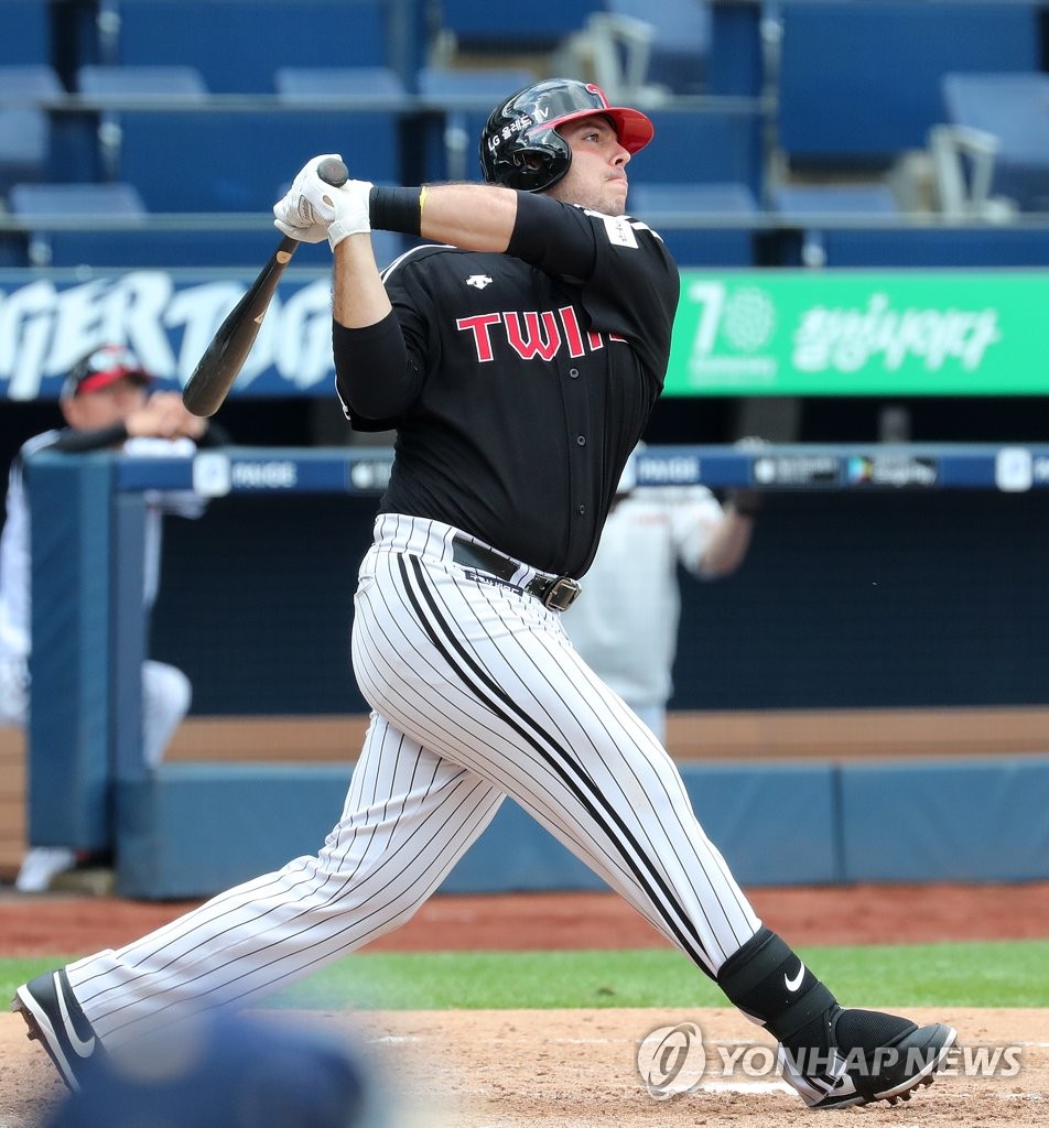 Roberto Ramos of the LG Twins follows through on a solo home run against the NC Dinos during a Korea Baseball Organization regular season game at Changwon NC Park in Changwon, 400 kilometers southeast of Seoul, on May 10, 2020. (Yonhap)