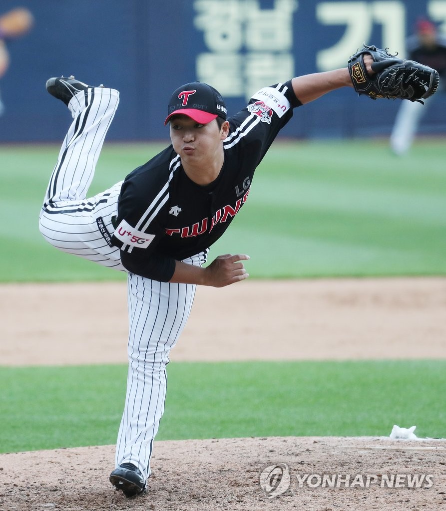 In this file photo, from May 10, 2020, Go Woo-suk of the LG Twins pitches against the NC Dinos in a Korea Baseball Organization regular season game at Changwon NC Park in Changwon, 400 kilometers southeast of Seoul. (Yonhap)