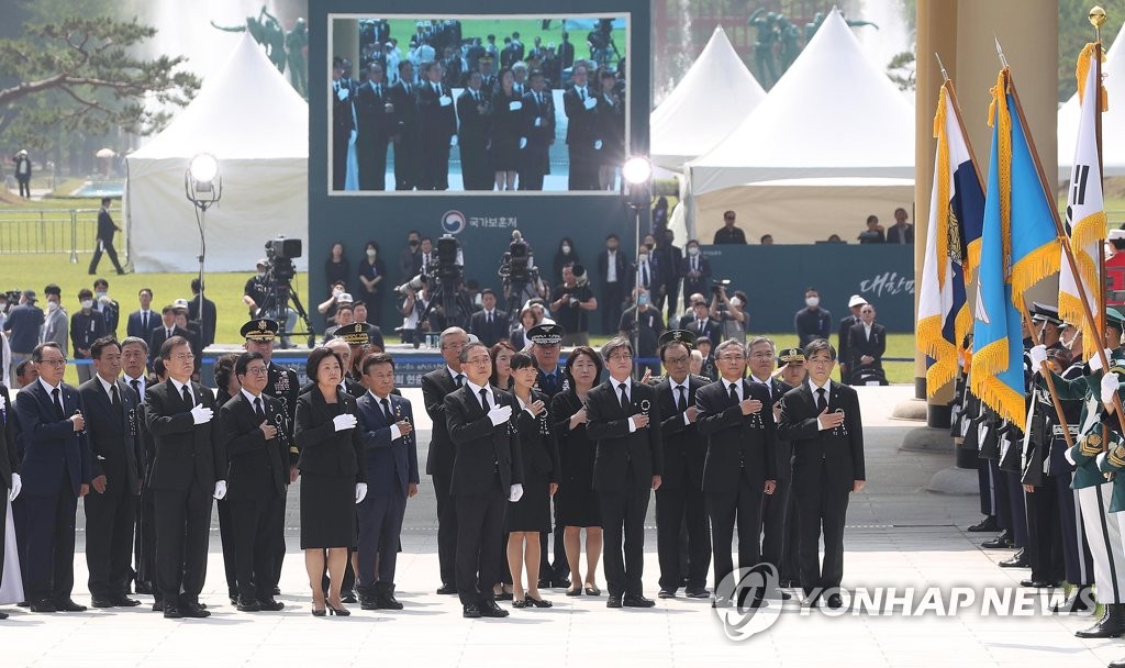 الرئيس مون يخلد ذكرى الشهداء الذين ضحّوا بأنفسهم من أجل الوطن بمناسبة يوم ذكرى الشهداء - 2