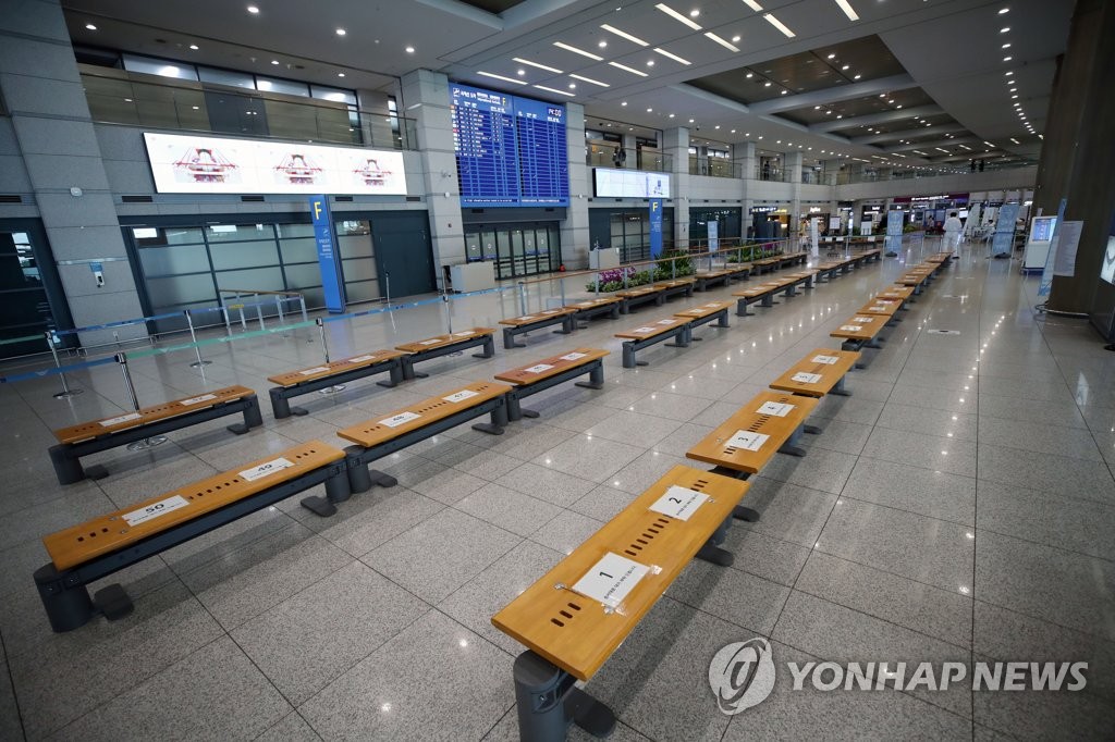The arrival lobby of Incheon airport, west of Seoul, is almost deserted, in this file photo taken on June 10, 2020, amid the coronavirus pandemic. (Yonhap)