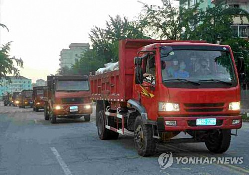 북한, '코로나 완전봉쇄' 개성에 특별지원물자 전달