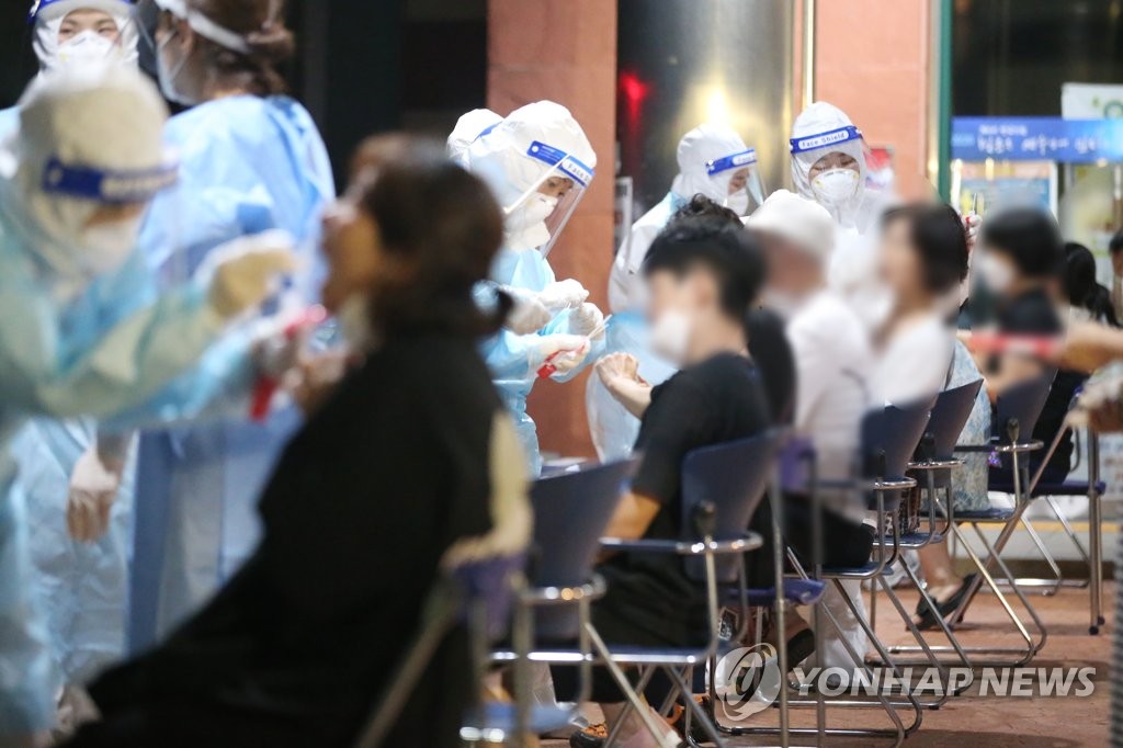 Medical workers carry out new coronavirus tests at a church in Gwangju, 330 kilometers south of Seoul, on Aug. 25, 2020. (Yonhap)