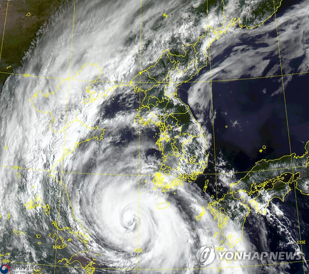 This satellite image, provided by the National Meteorological Satellite Center, shows Typhoon Bavi moving toward South Korea on Aug. 26, 2020. (PHOTO NOT FOR SALE)(Yonhap)